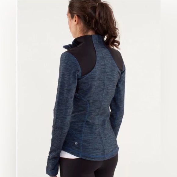 LULULEMON FORME JACKET IN SLUB DENIM BLUE/BLACK - Picture 3 of 16